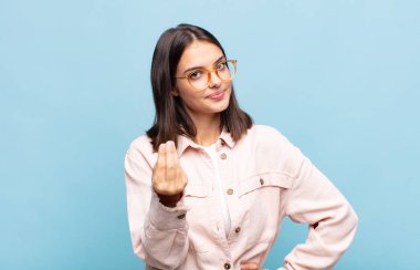 Genç ve güzel bir kadın kapiş ya da para hareketi yapıyor, sana borçlarını ödemeni söylüyor.!