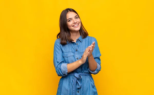 Young Pretty Woman Feeling Happy Successful Smiling Clapping Hands Saying — Stock Photo, Image