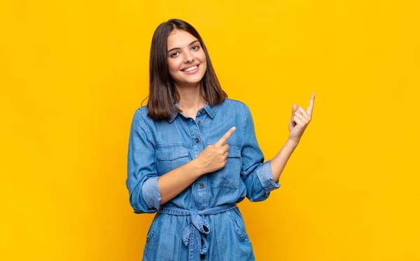 Young Pretty Woman Smiling Happily Pointing Side Upwards Both Hands — ストック写真