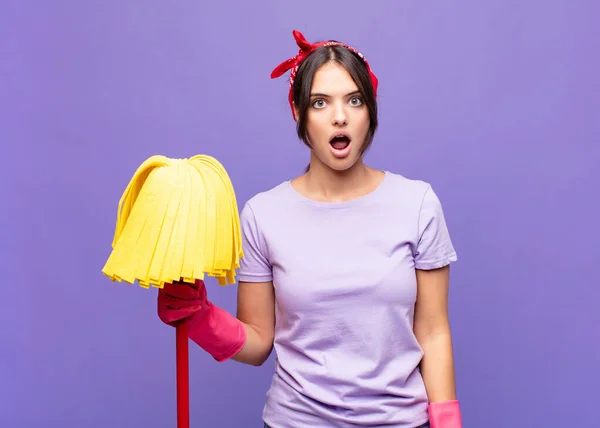 Young Pretty Woman Looking Very Shocked Surprised Staring Open Mouth — Stock Photo, Image