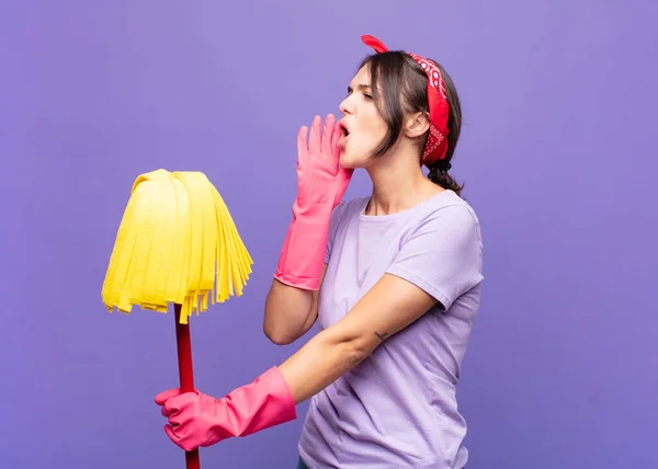 Giovane Bella Donna Urlando Forte Con Rabbia Copiare Spazio Sul — Foto Stock