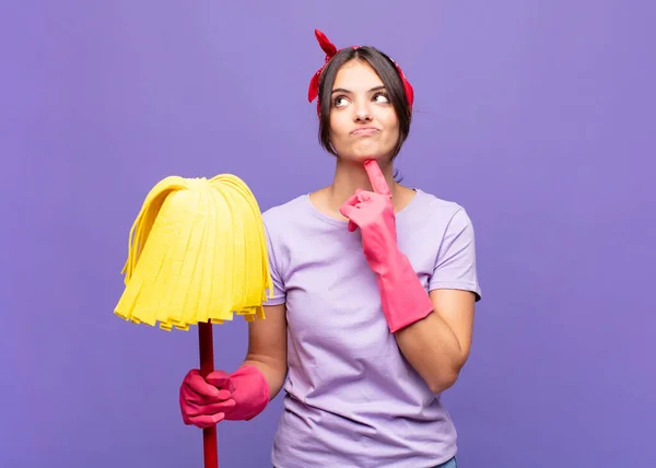 Young Pretty Woman Scheming Conspiring Thinking Devious Tricks Cheats Cunning — Stock Photo, Image