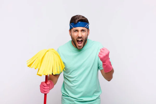 Jonge Man Schreeuwen Agressief Met Geïrriteerde Gefrustreerde Boze Blik Strakke — Stockfoto