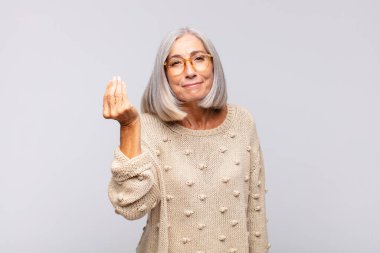 Beyaz saçlı kadın kapiş ya da para hareketi yapıyor, sana borçlarını ödemeni söylüyor.!