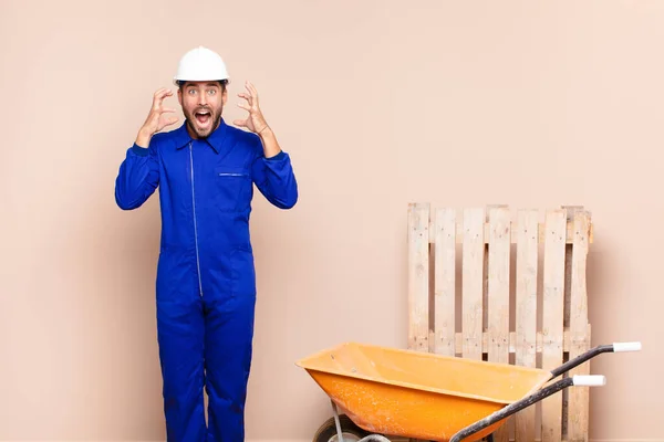 Young Man Screaming Hands Air Feeling Furious Frustrated Stressed Upset — Stock Photo, Image