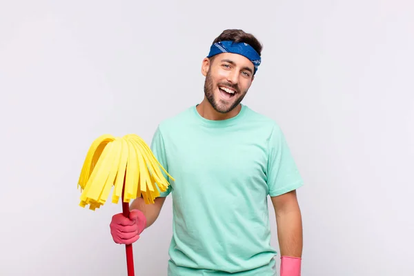 Jeune Homme Avec Grand Amical Sourire Insouciant Air Positif Détendu — Photo