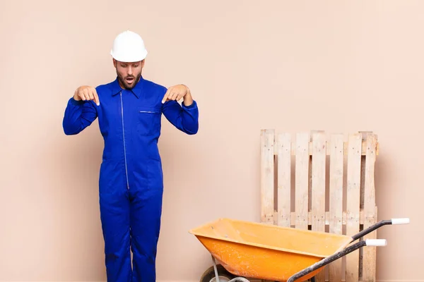 Young Man Feeling Shocked Open Mouthed Amazed Looking Pointing Downwards — Stock Photo, Image