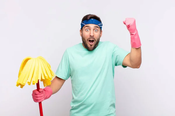 Jeune Homme Célébrant Succès Incroyable Comme Gagnant Air Excité Heureux — Photo