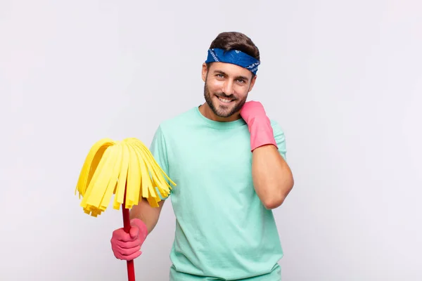 Jeune Homme Riant Gaiement Toute Confiance Avec Sourire Décontracté Heureux — Photo