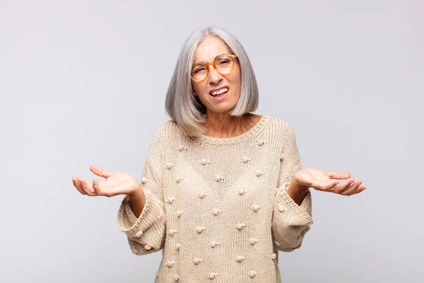 Gray Haired Woman Feeling Clueless Confused Sure Which Choice Option — Stock Photo, Image