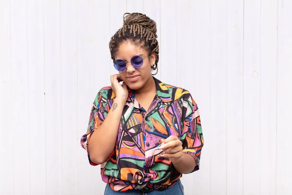 Jovem Afro Mulher Sentindo Estressado Frustrado Cansado Esfregando Pescoço Doloroso — Fotografia de Stock