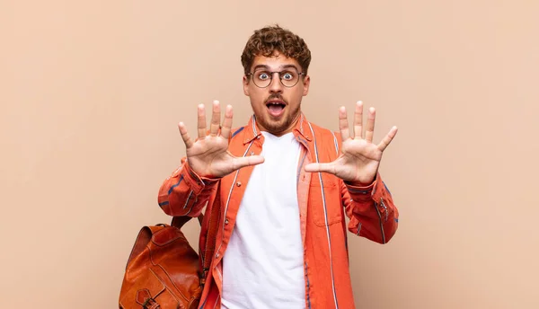 Young Man Feeling Terrified Backing Screaming Horror Panic Reacting Nightmare — Stock Photo, Image