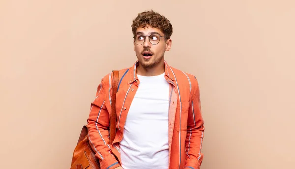 Young Man Feeling Shocked Happy Amazed Surprised Looking Side Open — Stock Photo, Image