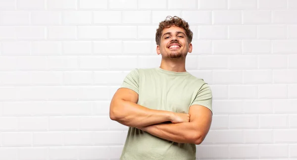 Young Man Laughing Happily Arms Crossed Relaxed Positive Satisfied Pose — Stock Photo, Image