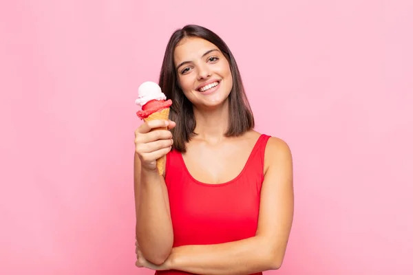 Ung Vacker Kvinna Med Glasstrut Sommarkoncept — Stockfoto