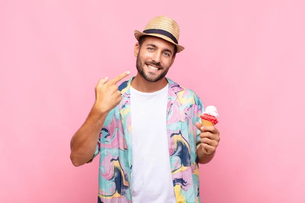 Joven Sonriendo Con Confianza Señalando Propia Amplia Sonrisa Actitud Positiva — Foto de Stock