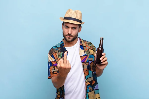 Joven Que Siente Enojado Molesto Rebelde Agresivo Volteando Dedo Medio — Foto de Stock