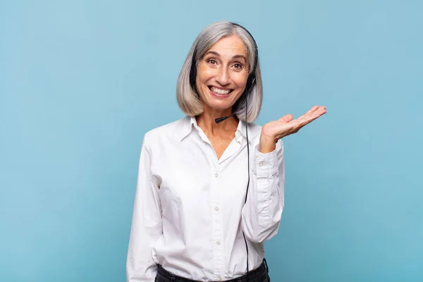 Middle Age Woman Feeling Happy Surprised Cheerful Smiling Positive Attitude — Stock Photo, Image