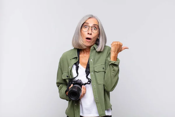 Middle Age Woman Looking Astonished Disbelief Pointing Object Side Saying — Stock Photo, Image