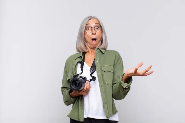 Middle Age Woman Open Mouthed Amazed Shocked Astonished Unbelievable Surprise — Stock Photo, Image