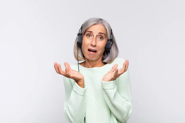 Middle Age Woman Looking Desperate Frustrated Stressed Unhappy Annoyed Shouting — Stock Photo, Image