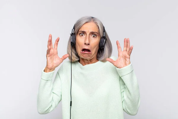Middle Age Woman Screaming Hands Air Feeling Furious Frustrated Stressed — Stock Photo, Image