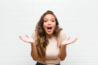 Şaşırdım ve heyecanlandım, güldüm, şaşırdım ve mutlu oldum çünkü beklenmedik bir sürprizim vardı.