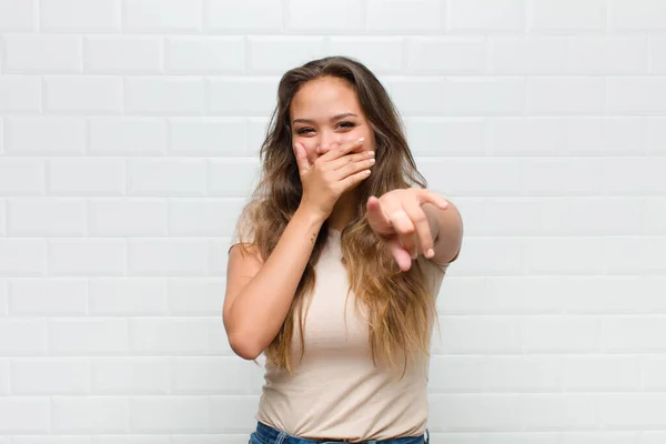 Ridendo Indicando Telecamera Prendendoti Giro Prendendoti Giro — Foto Stock