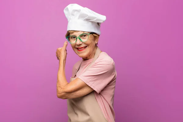 Mulher Velha Bonita Madura Sentindo Feliz Positivo Bem Sucedido Motivado — Fotografia de Stock