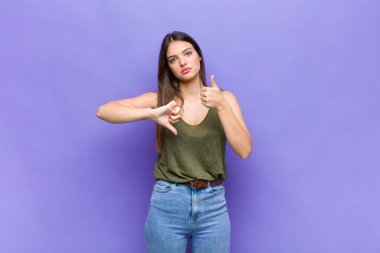 Sen güzel bir kadınsın. Kafan karışık, bilgisiz ve emin değilsin. İyiyi ve kötüyü farklı seçeneklerle tartıyorsun.