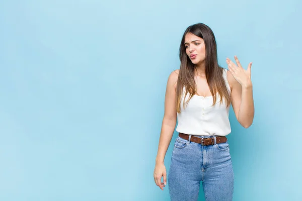 Youn Mooie Vrouw Gevoel Gestrest Angstig Moe Gefrustreerd Trekken Shirt — Stockfoto