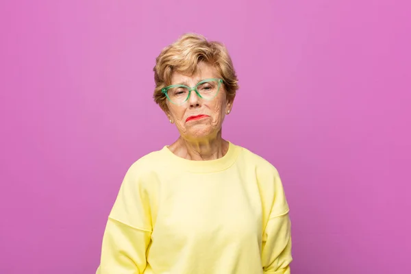 Anciana Bonita Sintiéndose Triste Llorona Con Una Mirada Infeliz Llorando — Foto de Stock