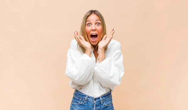 Young Pretty Woman Feeling Shocked Excited Laughing Amazed Happy Because — Stock Photo, Image