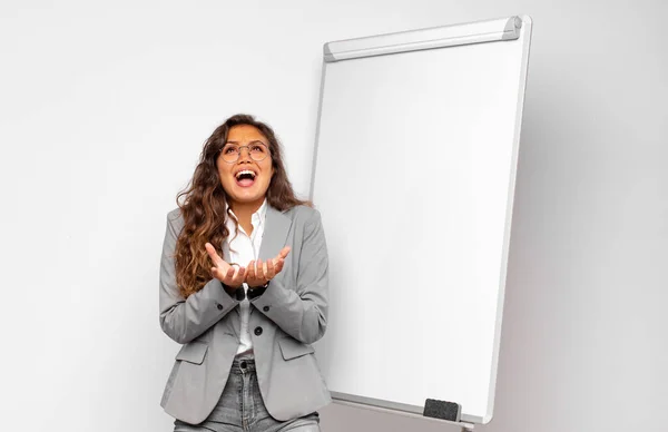 Young Businesswoman Looking Desperate Frustrated Stressed Unhappy Annoyed Shouting Screaming — Stock Photo, Image