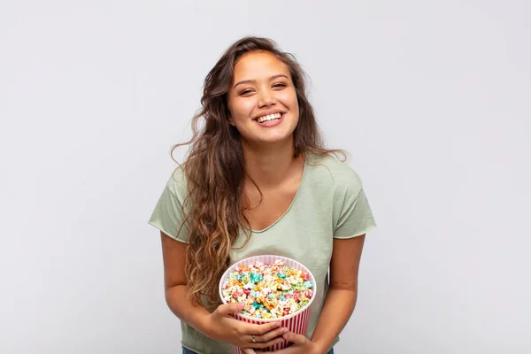 Young Woman Pop Conrs Bucket Laughing Out Loud Some Hilarious — Fotografia de Stock