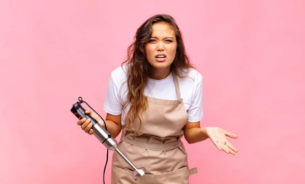 Young Woman Baker Looking Angry Annoyed Frustrated Screaming Wtf Whats — Foto Stock