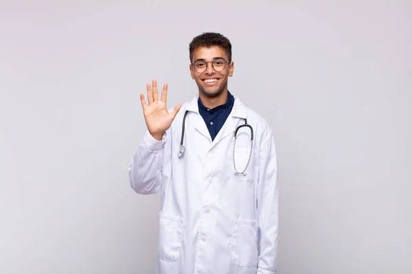 Young Physician Man Smiling Looking Friendly Showing Number Five Fifth — Φωτογραφία Αρχείου