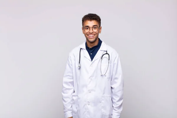 Mladý Lékař Muž Vypadá Šťastný Příjemně Překvapený Vzrušený Fascinovaným Šokovaným — Stock fotografie