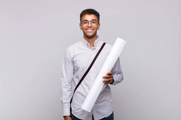 Jovem Arquiteto Homem Sorrindo Feliz Com Uma Mão Quadril Confiante — Fotografia de Stock