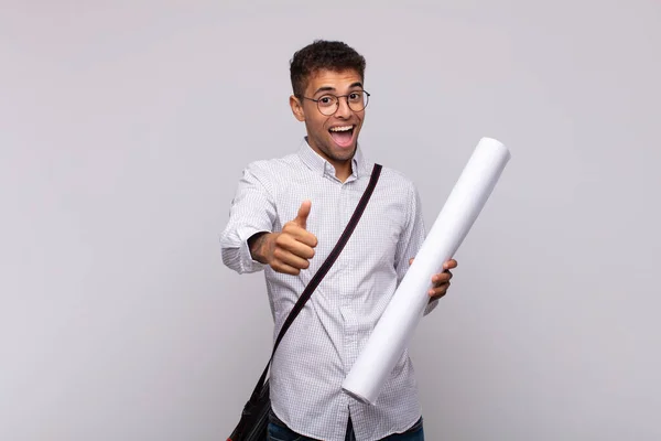 Jovem Arquiteto Homem Sentindo Orgulhoso Despreocupado Confiante Feliz Sorrindo Positivamente — Fotografia de Stock