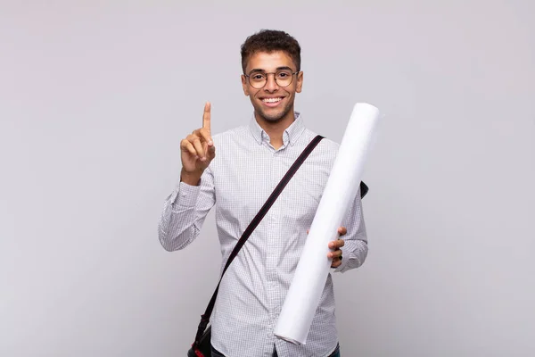 Jonge Architect Man Glimlachend Zoek Vriendelijk Tonen Nummer Een Eerste — Stockfoto