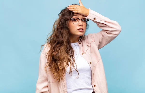 Meisje Dat Paniek Raakt Een Vergeten Deadline Zich Gestrest Voelt — Stockfoto