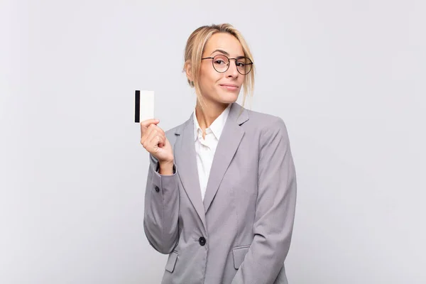 Junge Hübsche Blonde Frau — Stockfoto