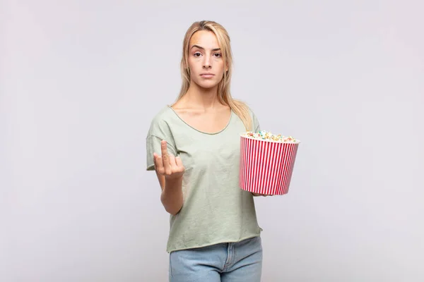 Young Woman Pop Corns Bucket Feeling Angry Annoyed Rebellious Aggressive — Stock Photo, Image