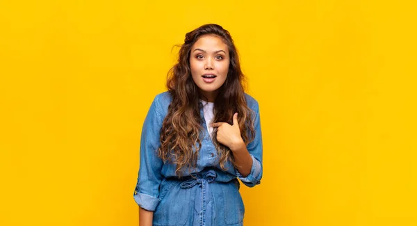 Woman Looking Happy Proud Surprised Cheerfully Pointing Self Feeling Confident — Stock Photo, Image