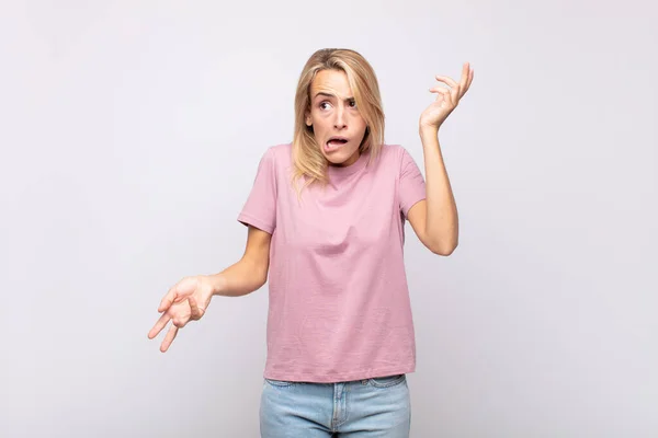 Woman Shrugging Dumb Crazy Confused Puzzled Expression Feeling Annoyed Clueless — Stockfoto