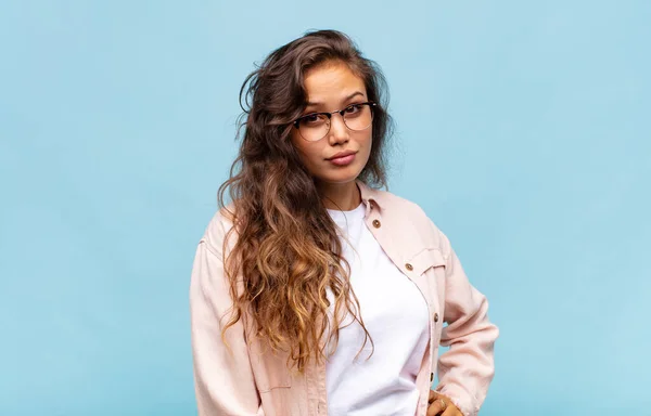 Woman Looking Proud Confident Cool Cheeky Arrogant Smiling Feeling Successful — Stock Photo, Image