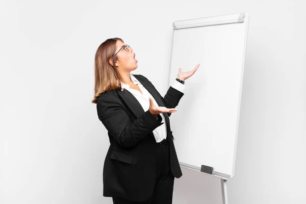 Woman Performing Opera Singing Concert Show Feeling Romantic Artistic Passionate — Stock Photo, Image