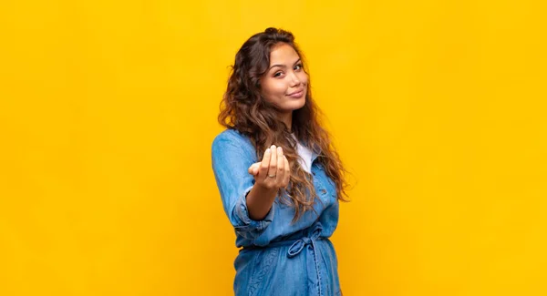 Mujer Sintiéndose Feliz Exitosa Confiada Enfrentando Desafío Diciendo Tráelo Darle — Foto de Stock