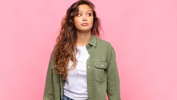 Woman Wondering Thinking Happy Thoughts Ideas Daydreaming Looking Copy Space — Stock Photo, Image